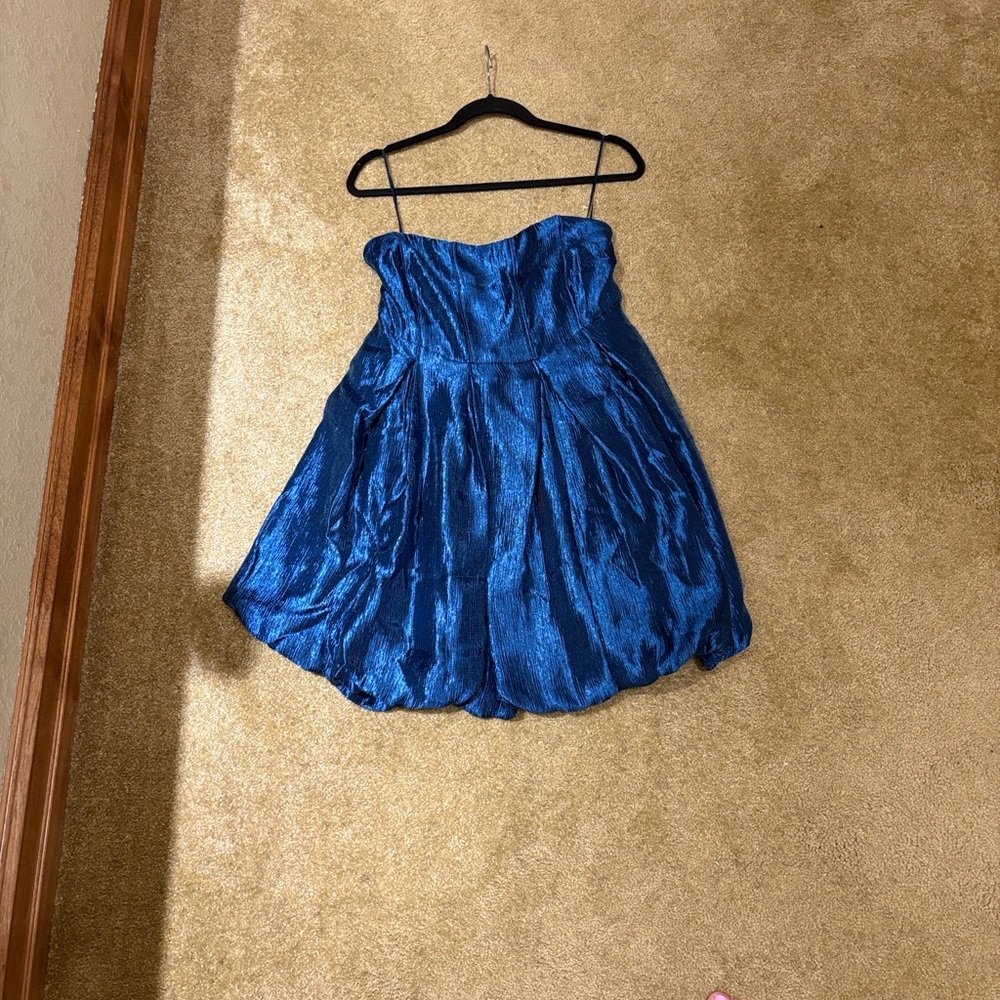 Free People Krista Mini Strapless
Metallic Empire Bubble Hem Cocktail Dress